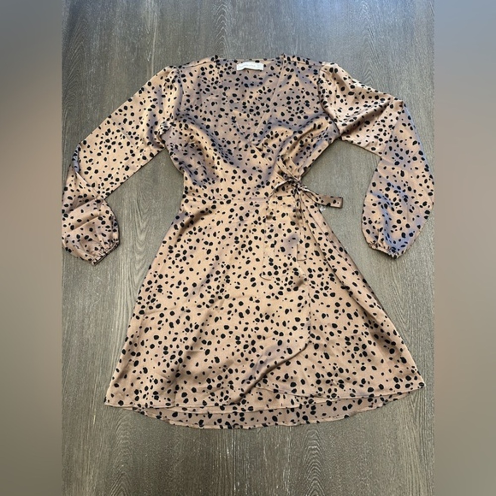 NWOT ABERCROMBIE AND FITCH LEOPARD PRINT WRAP SILKY DRESS - Size XS SKU:282